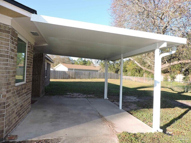 Building Photo - 526 Briarwood Dr