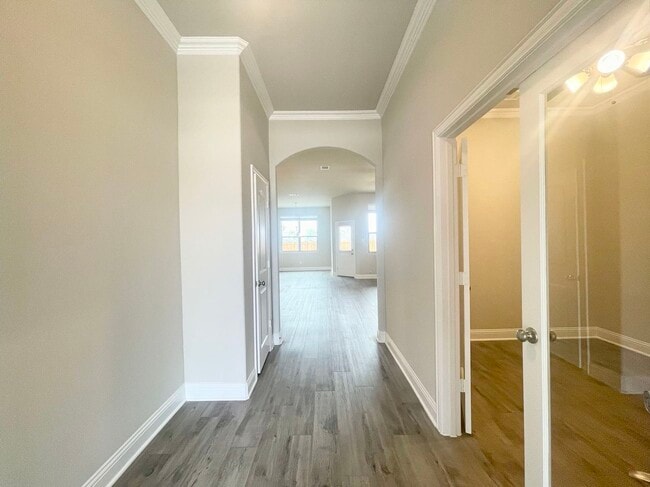 Building Photo - 3002 Pronghorn Dr