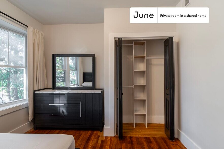 Building Photo - Room in Shared 5 bed/2 bath home