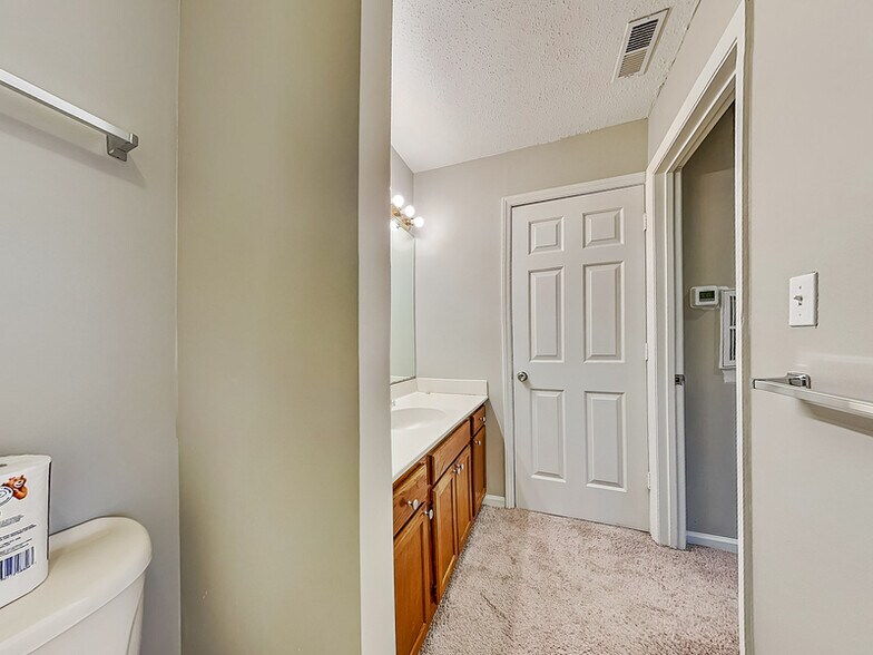 Building Photo - 8155 Cedar Glen Dr