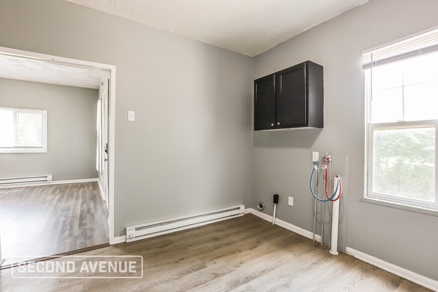 Building Photo - 424 W 41st St