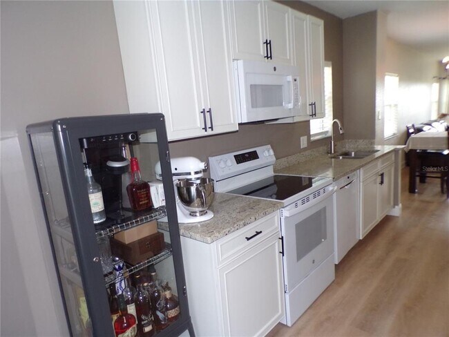 Building Photo - 2160 Heron Lake Dr