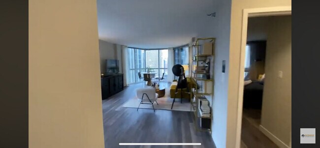 Building Photo - 40 E Delaware Pl