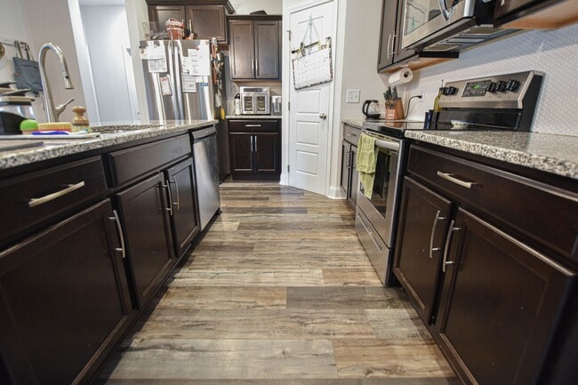 Building Photo - Pet Friendly Four Bedroom!