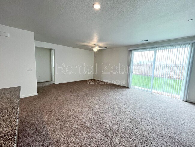 Building Photo - 165 Squaw Vly Dr