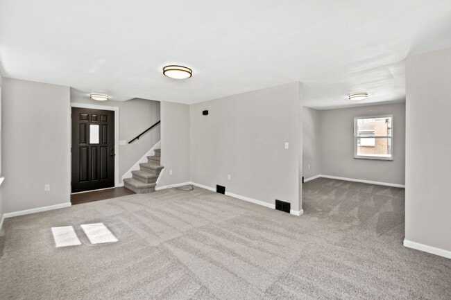 Building Photo - MOVE IN SPECIAL! SCORE HALF OFF 1ST MONTH'...