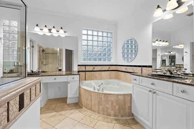 Building Photo - 2303 El Sol Dr