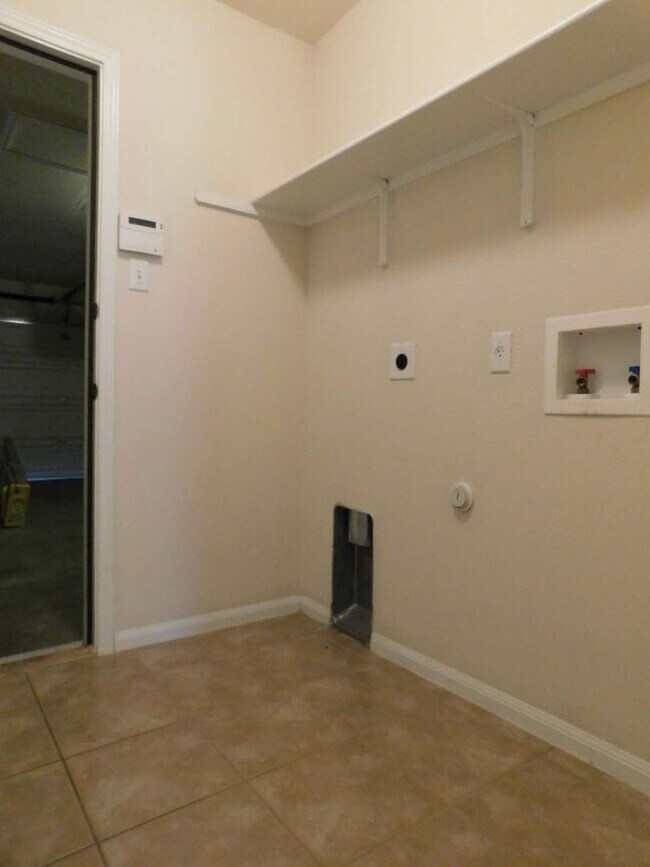 Building Photo - Available Now!!!! Beautiful home located in Harker Heights TX. This home includes 3 bedrooms, 2 b...