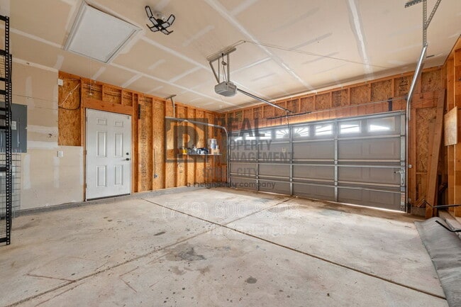 Building Photo - 947 E Kirkwood Dr
