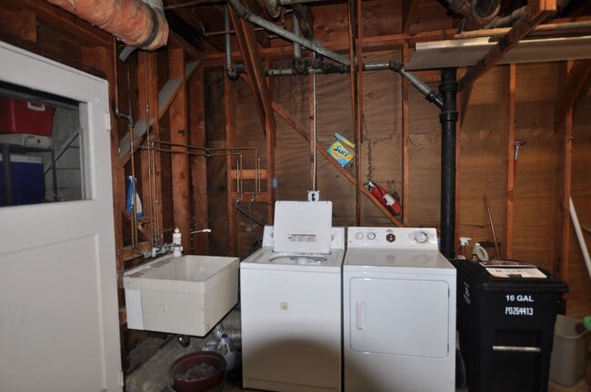 Building Photo - 1026 Kirkham St