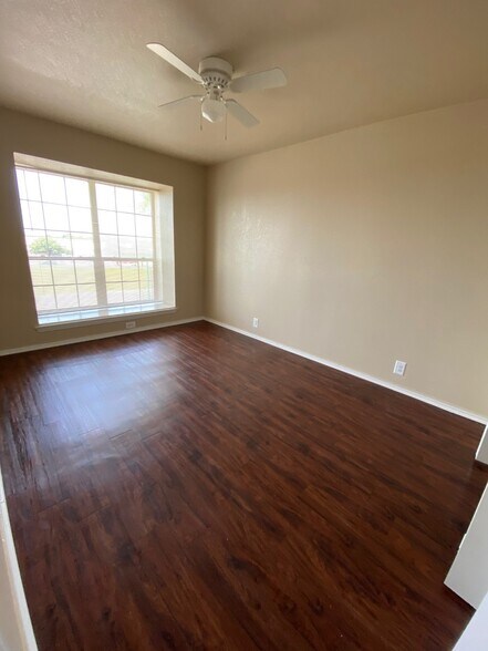 Building Photo - 2701 Green Oaks Rd