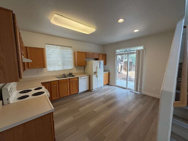 Building Photo - 3 Bedroom 2.5 Bathroom Home in Northwest Reno!