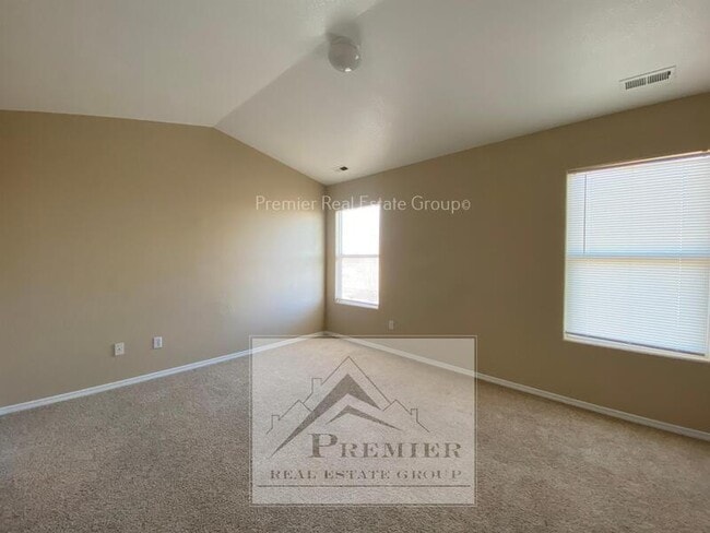 Building Photo - 10527 Country Park Pt
