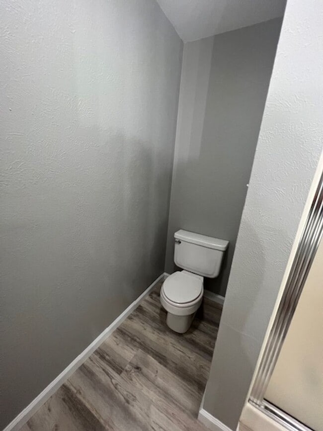 Building Photo - Recently remodeled 1/1 in the country. Hor...