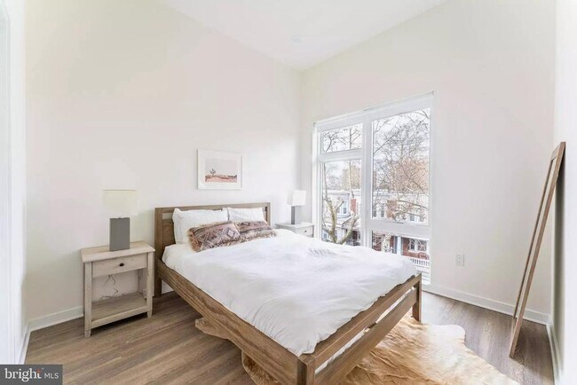 Building Photo - 521 N 41st St