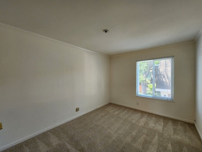 Building Photo - Redwood city townhouse