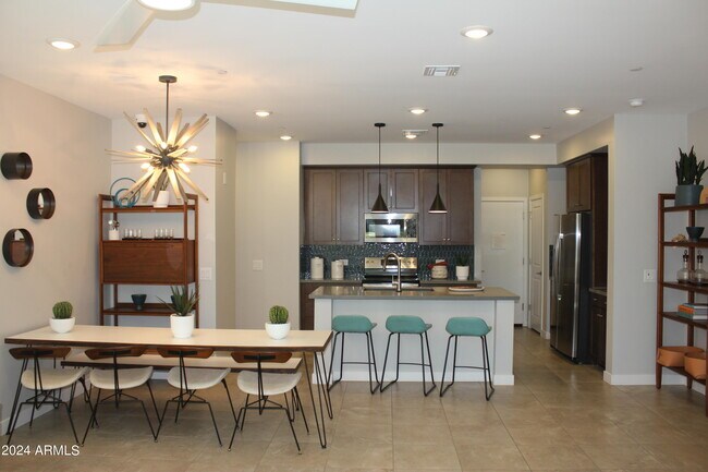 Building Photo - 2628 S Voyager Dr