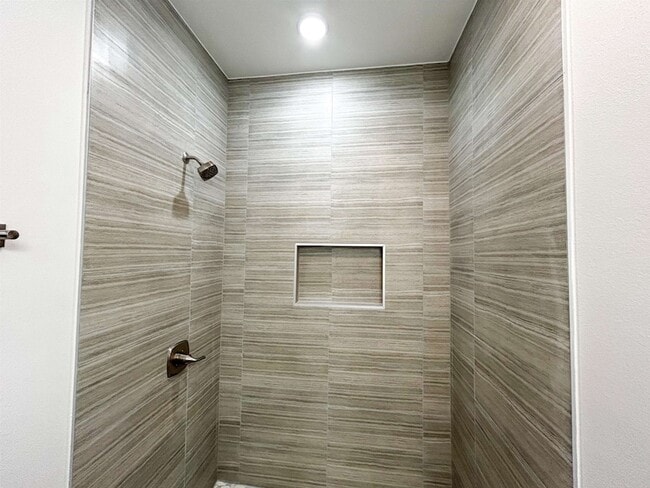 Building Photo - 5008 Rotonda Ln