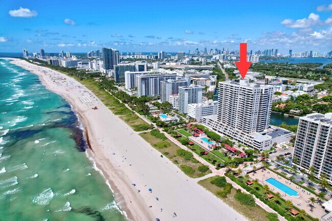 Building Photo - 2555 Collins Ave