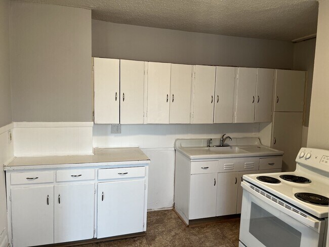 Building Photo - 2908 Madison Ave