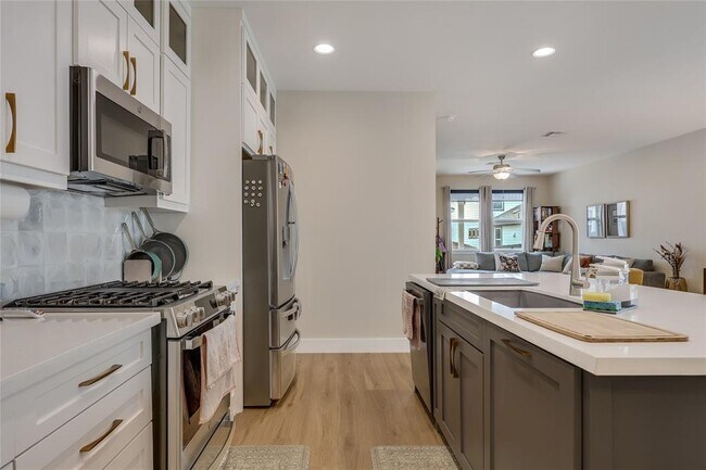 Building Photo - 5403 Dimesky Ln