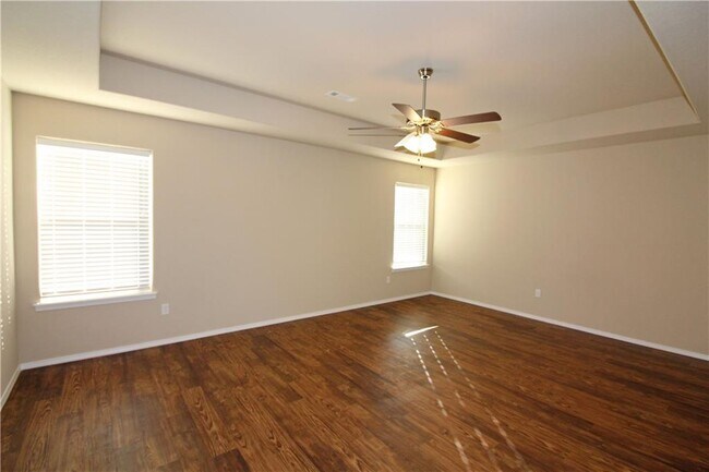 Building Photo - 601 Lasso Ln