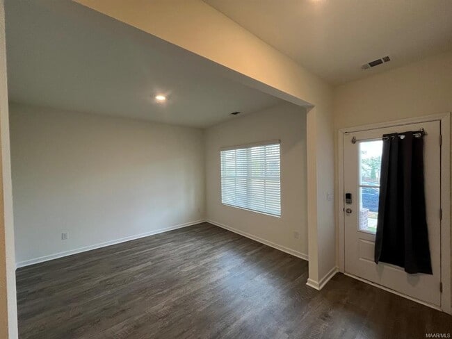 Building Photo - 3336 Meriwether Dr
