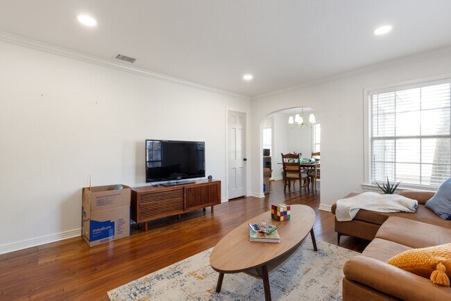 Building Photo - Updated Garland Home