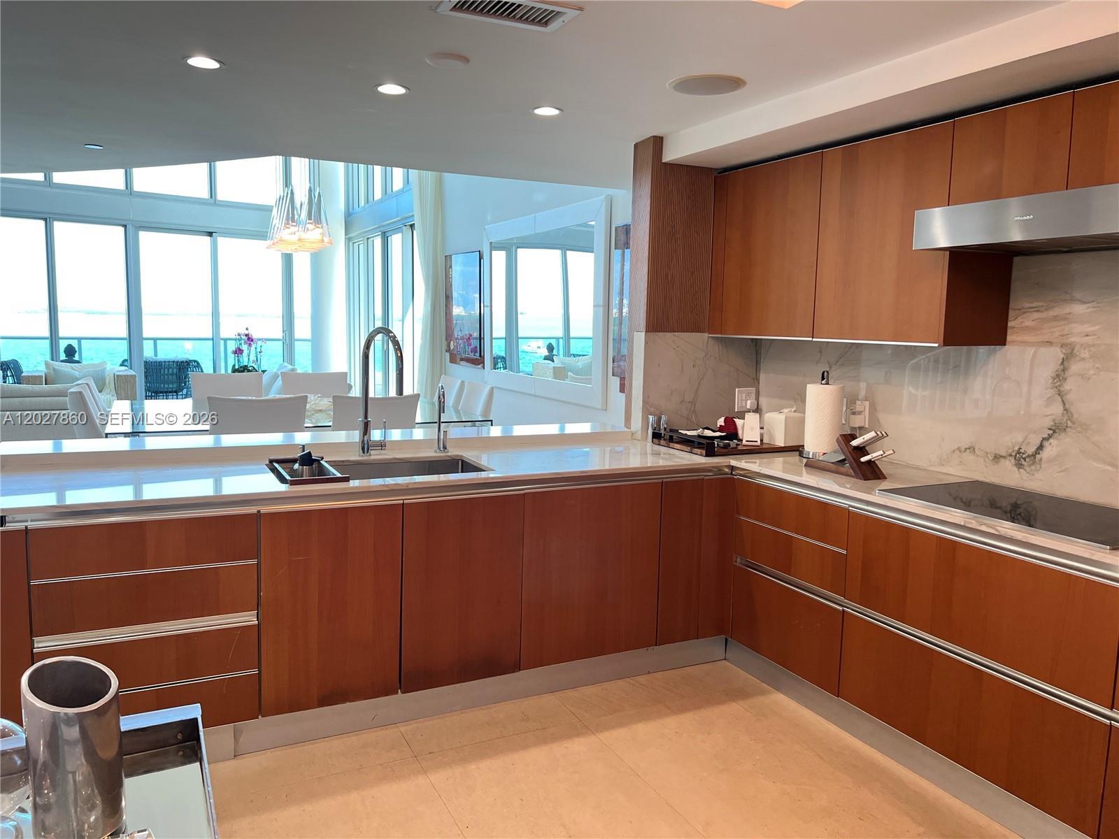 Building Photo - 1331 Brickell Bay Dr