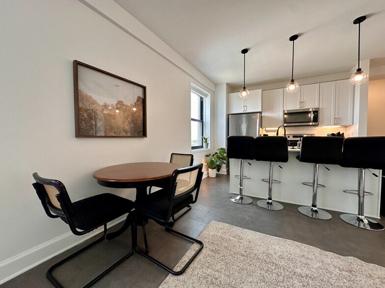 Building Photo - 758 N Broadway