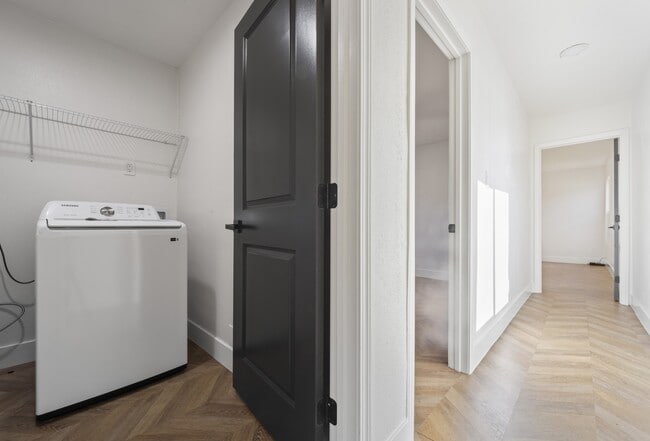 Building Photo - 5916 Walnut Ave