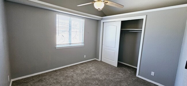 Building Photo - Charming 3 bedroom, 2 bath home in East El Paso!