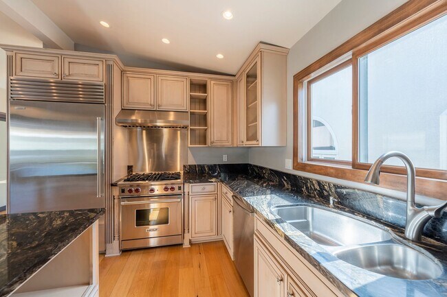 Building Photo - Beautiful Manhattan Beach Rental Home!