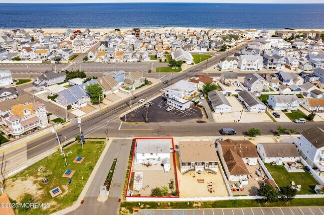 Building Photo - 167 4th Ave