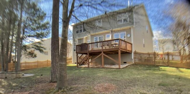 Building Photo - Meticulously maintained 3 bed, fenced yard...