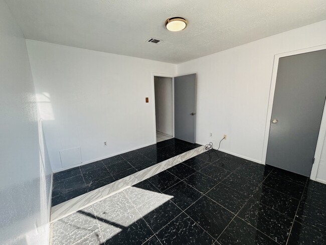 Building Photo - 9515 Water Park Ct