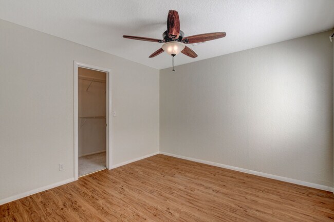 Building Photo - 6812 W Elm Creek Dr