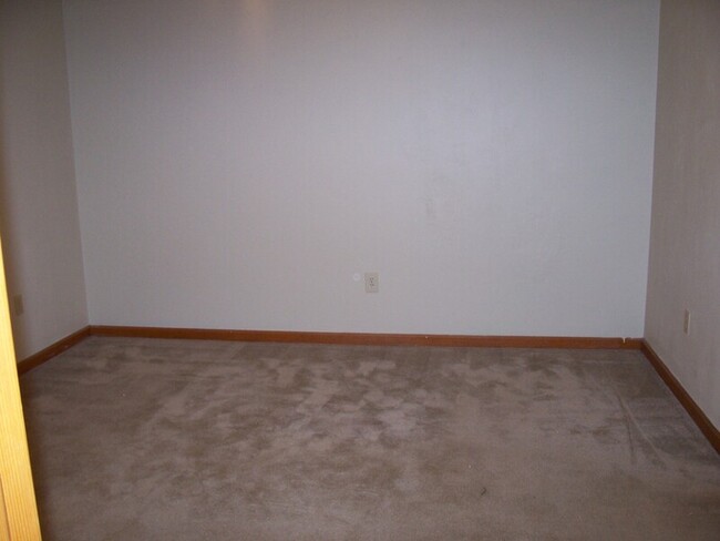 Building Photo - 2341 San Mateo Ct
