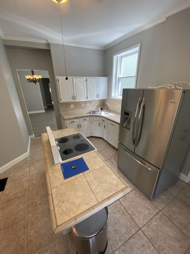 Building Photo - 6 Bed/2.5 Bath Mins. From UC $750/pp ($4,5...