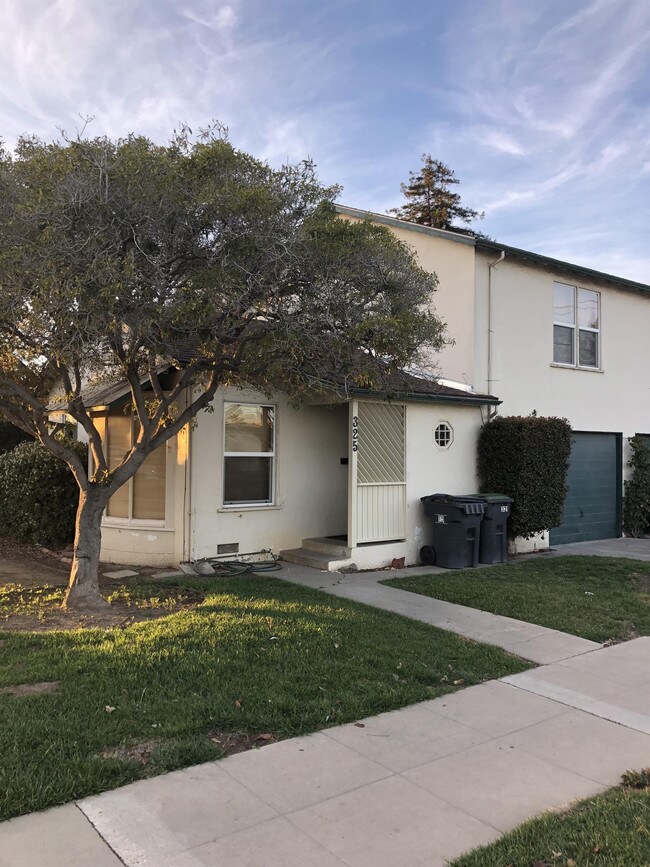Building Photo - 315 S College Dr