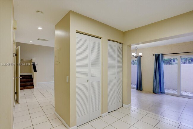 Building Photo - 6659 Via Regina