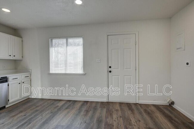 Building Photo - 1902 JFK