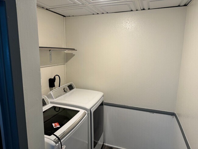 Building Photo - Available June 1st - RECENTLY REFRESHED 2 BED/1 BATH