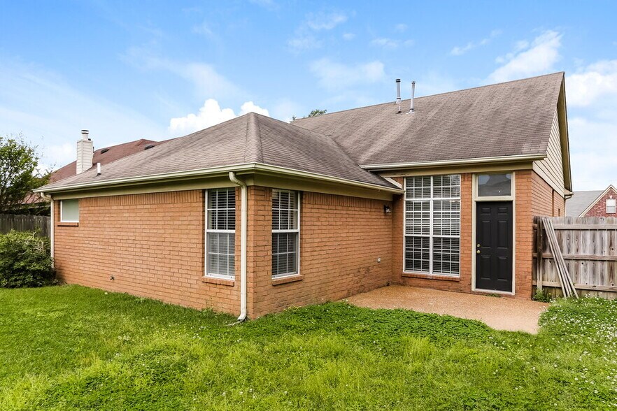 Building Photo - 1142 Red Fern Cir W