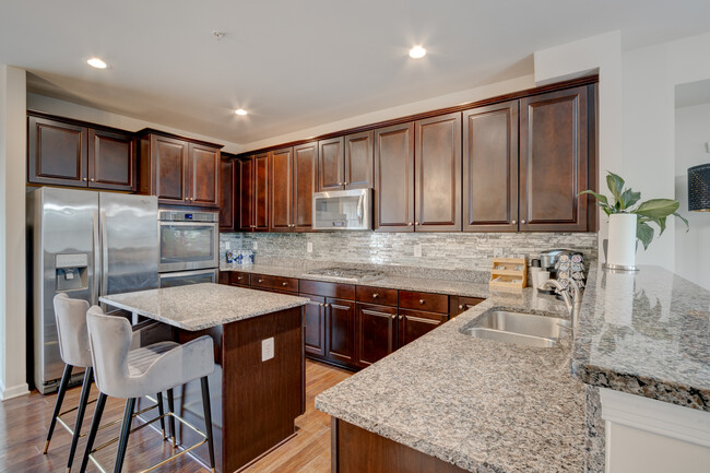 Dining Room - 526 Victorianna Dr