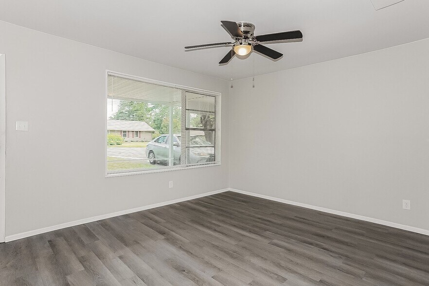 Building Photo - 674 Morton Ave NE