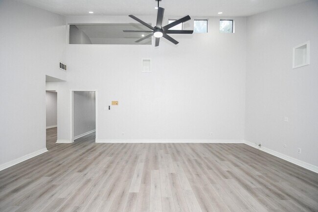 Building Photo - 10903 Shawnbrook Dr
