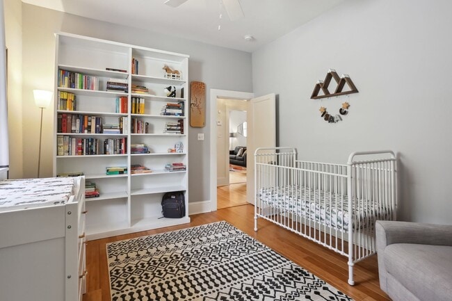 Building Photo - Fabulous Single Fam Uptown Home 3BD/2BA with great yard. AVAILABLE 06/01