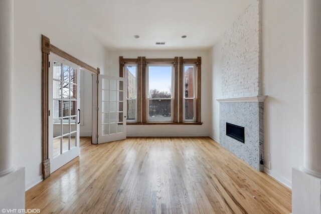 Building Photo - 747 S Western Ave