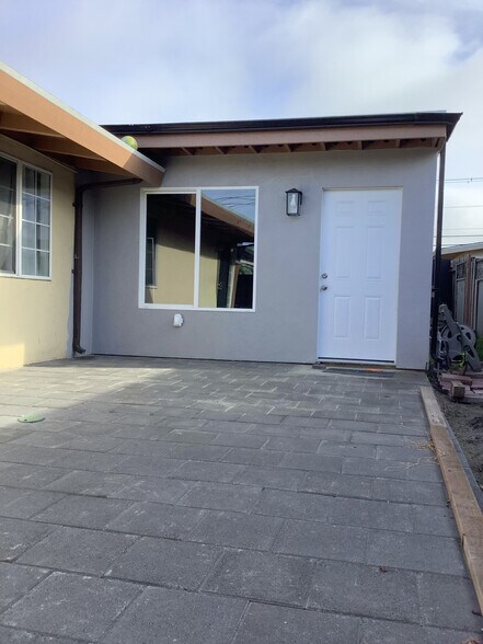 Building Photo - 27448 Lyford St